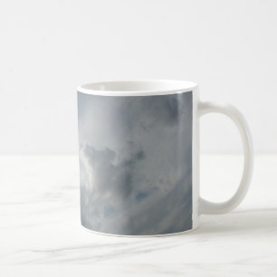 Caneca de Café com Nuvens Brancas e Fofas