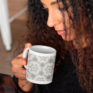 Caneca de Café com Padrão Geométrico Contínuo
