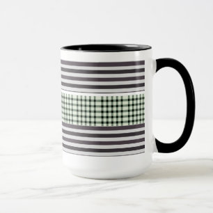 Caneca de café com padrão listrado colorida