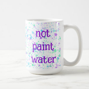 Caneca de café com respingos de tinta engraçada nã