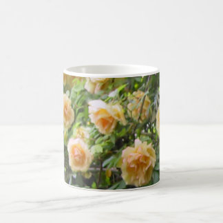 Caneca de café com rosas