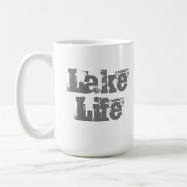 caneca de café com vida no lago