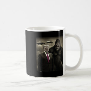 Caneca De Café Cômico Encontro de Trump Pé Grande Ufo Alienígena 