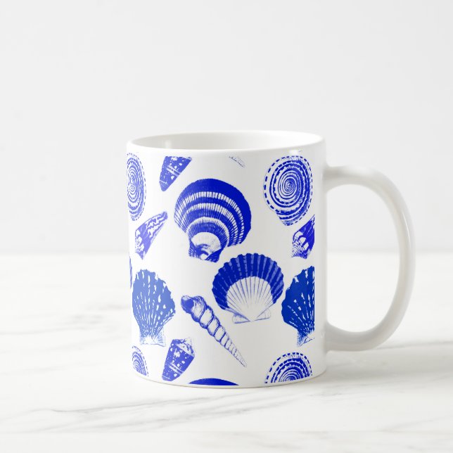 Caneca De Café Conchas - azul de cobalto sobre fundo branco (Direita)