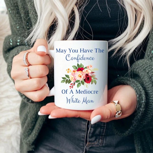 Caneca De Café confiança de um homem branco medíocre (Criador carregado)