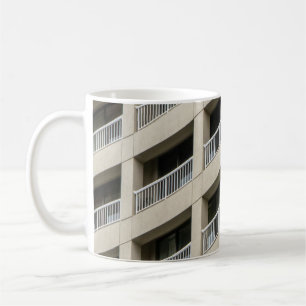 Caneca De Café Construção de betão branco durante o dia