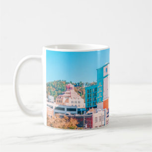 CANECA DE CAFÉ CONSTRUÇÃO DE CONCRETO BRANCO E MARROSO SOB PELE