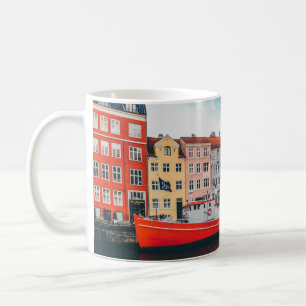 CANECA DE CAFÉ CONSTRUÇÃO DE CONCRETOS VERMELHOS E BRANCOS