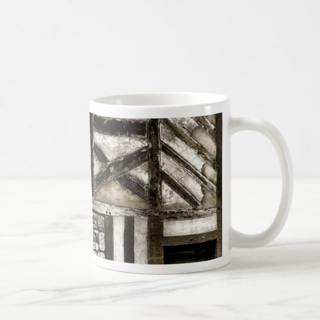 Caneca De Café Construção velha rústica da madeira e da pedra (Direita)