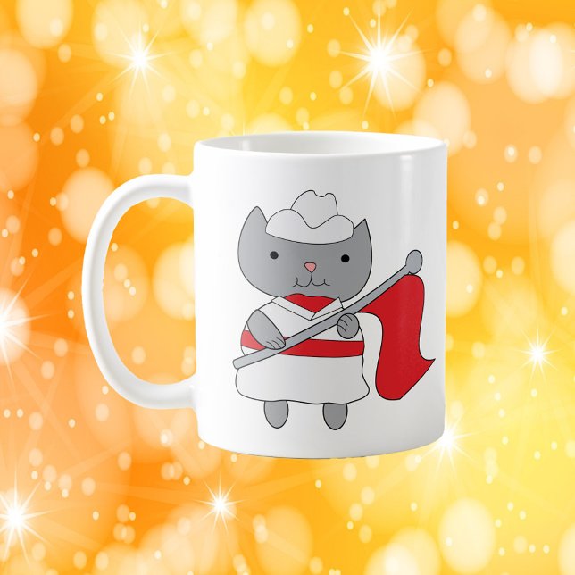 Caneca De Café Cor do Gato - Guarda Vermelho Branco (A mug with a gray cat wearing a red and white color guard uniform.)