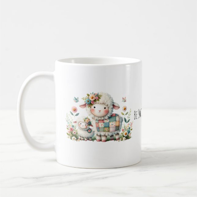 Caneca De Café Corderinhos Fofos com Acentos Florais e Patchwork (Esquerda)