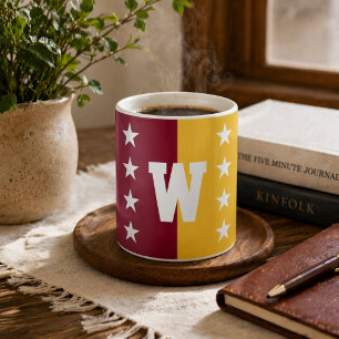 Caneca De Café Cores da Faculdade Marrom e Monograma Dourado