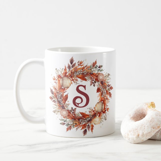 Caneca De Café Coroa de Inverno com Inicial Personalizada (Com Donut)