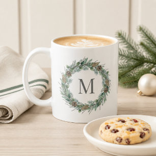 Caneca De Café Coroa de Pinheiro de Inverno com Monograma
