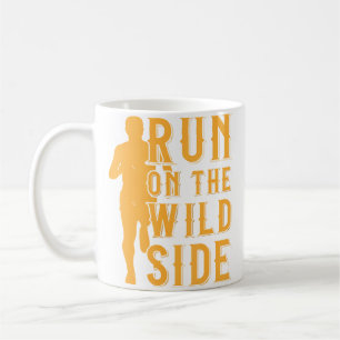 Caneca De Café Corrida de Maratona na Estrada do Corredor do Lado