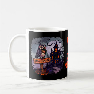 Caneca De Café Coruja Assombrada e Casa Doida - Halloween Gótico