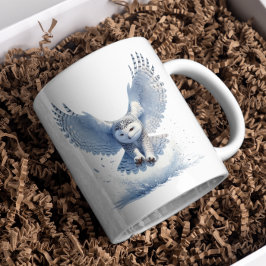 Caneca De Café Coruja de Neve no Meio de um Swoop em aquarela