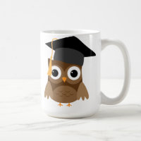 Coruja Marrom com Mug de Graduação de Boné de form