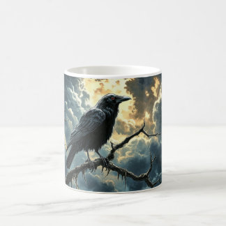 Caneca De Café corvo preto com olhos vermelhos pousa em uma árvor