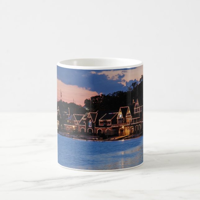 Caneca De Café Crepúsculo da fileira do Boathouse (Centro)