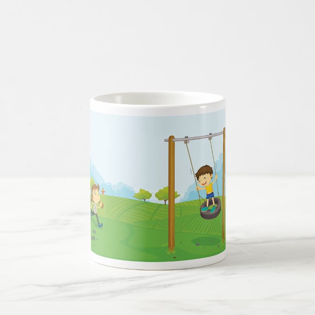 Caneca De Café Crianças Brincando no Balanço de Pneu (Criador carregado)