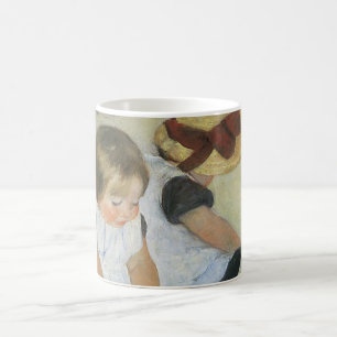 Caneca De Café Crianças jogando na praia por Mary Cassatt