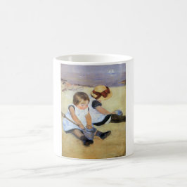Caneca De Café Crianças Jovens Jogando na Praia (Mary Cassatt)