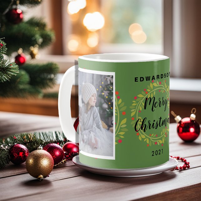 Caneca De Café Crie sua própria foto da família Feliz Natal (Merry Christmas photo mug. You can add your own photos, add your name and text to personalize.)