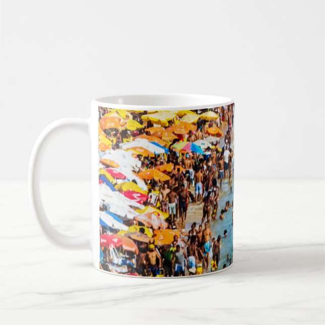 Caneca De Café Crowded Tropical Beach and Colorful Parasols  (Esquerda)