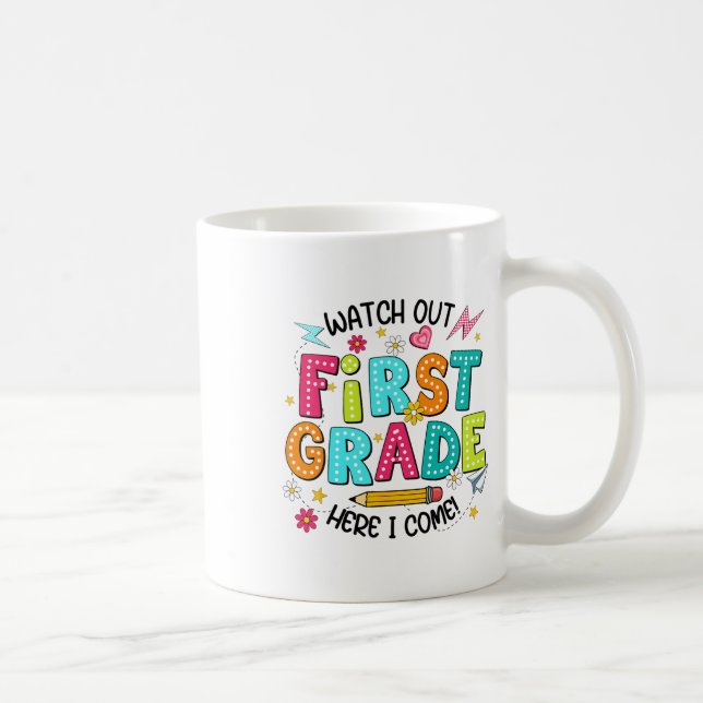 Caneca De Café Cuidado 1ª Série Aqui Vou Eu Primeiro Dia de Volta (Direita)