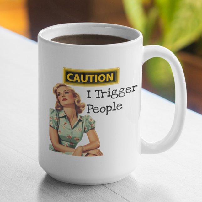 Caneca De Café Cuidado Eu Aciono Pessoas Engraçadas (Criador carregado)