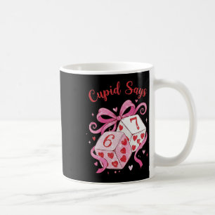 Caneca De Café Cupid Diz 6 7 Dados de São Valentão Fofo Coquette