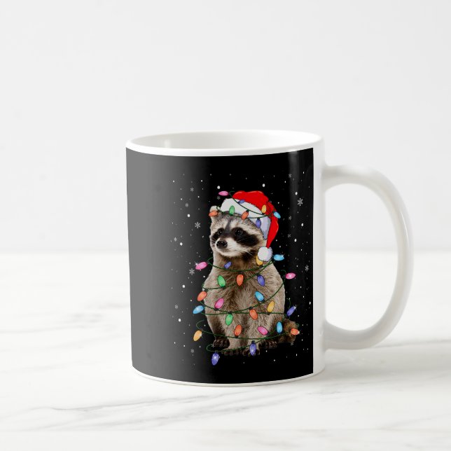 Caneca De Café Cute Raccoon Christmas Tree Lights Pajama Raccoon  (Direita)