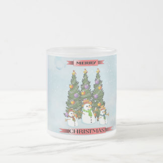 Caneca de café da árvore de Natal dos bonecos de