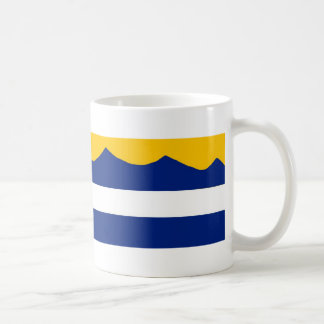 Caneca de café da cordilheira da bandeira de