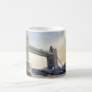 caneca de café da ponte da torre