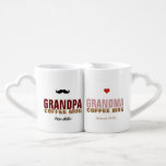 caneca de café da vovó e vovô incrível<br><div class="desc">Para ele: uma ilustração da caneca de café com as palavras "caneca de café GRANDPA" ,  um pequeno bigode,  e o seu nome. Para ela: a mesma design,  com a palavra GRANDMA e um pouco de coração vermelho,  com o nome. Uma ideia excelente para os melhores avós de sempre</div>