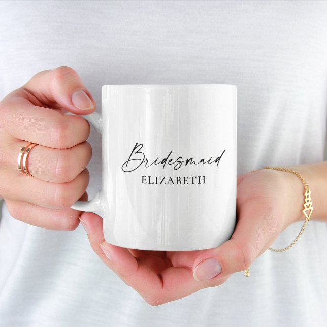 Caneca De Café Dama de honra com caligrafia moderna minimalista e (Customize to change your personalized text size, text style or to add more text.)