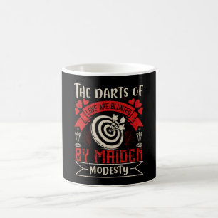 Caneca De Café Darts-Darts De Amor São Tornados Pela Modestidade 
