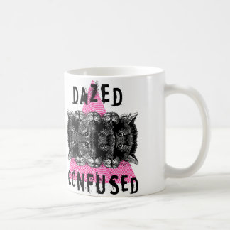 CANECA DE CAFÉ DAZED E CONFUNDIDO