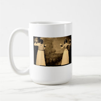 Caneca de café de cerco das mulheres do vintage