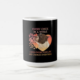 Caneca De Café De Vez Em Quando Um Cachorro Entra Em Você