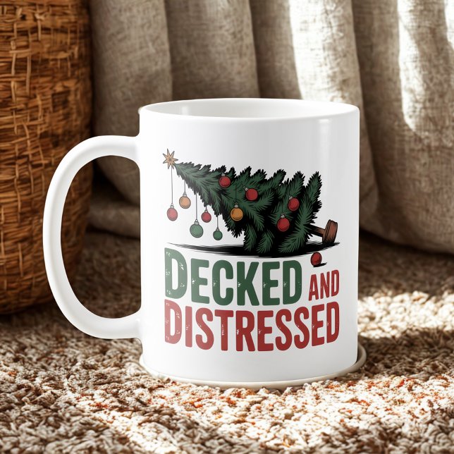 Caneca De Café Decked and Distressed | Christmas Chaos Humor (Criador carregado)