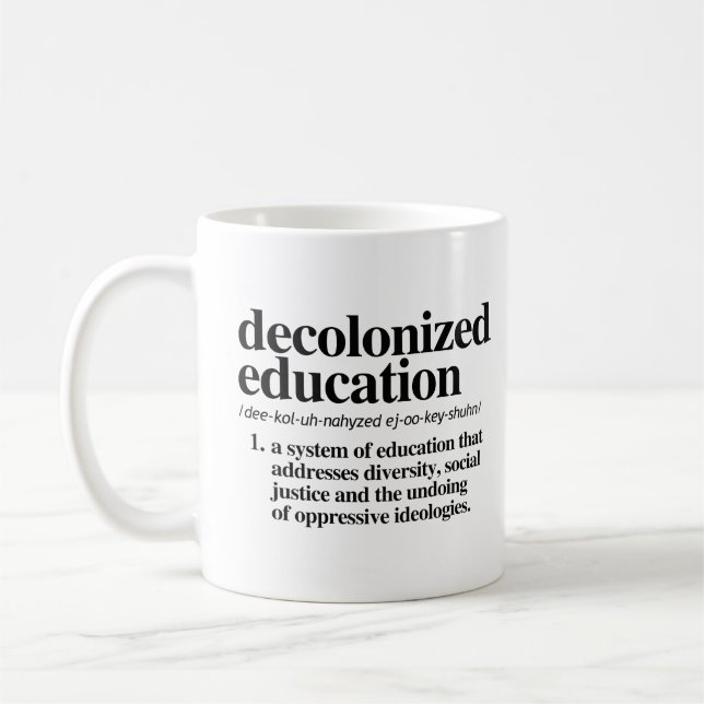 Caneca De Café Definição de educação descolonizada (Esquerda)