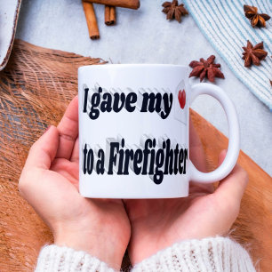 Caneca De Café Dei o meu coração a um texto preto de bombeiro