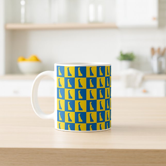 Caneca De Café Delaware Silhouette Pop Art Blue Yellow Pattern (A mug with a blue and gold pattern of the US state of Delaware.)