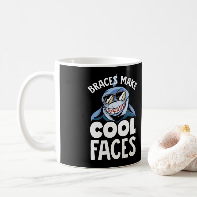 Caneca De Café Dentista Ortodontico Dental Faz Rostos Legal (Com Donut)