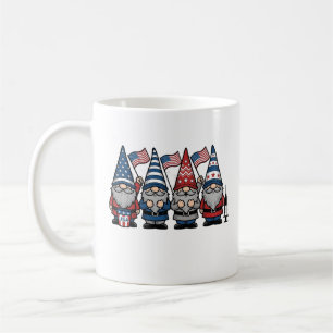 Caneca De Café Desenho de Gnome Patriota Enfermeira Vetor Gravura