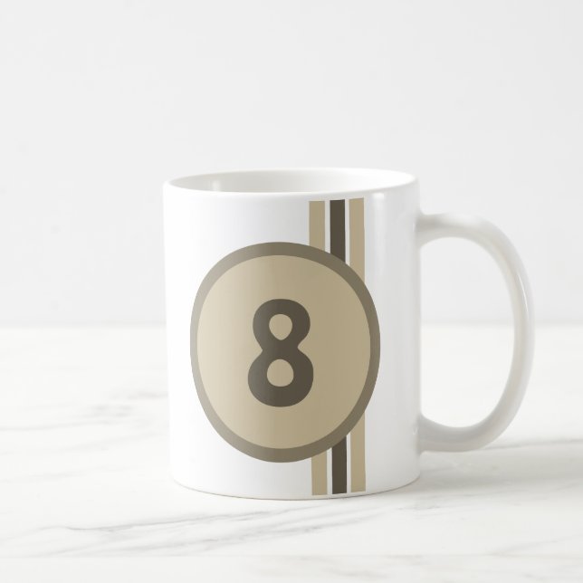 Caneca De Café Design 8 em bege sobre areia com listras (Direita)