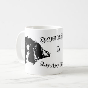 Caneca De Café Detida Por Um Cão Engraçado Da Fronteira Collie